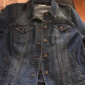 Very comfy and stretchy jean jacket